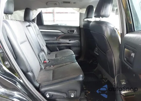 2018 Toyota Highlander Le Plus z USA, uszkodzony, nr VIN 5TDBZRFH2JS855104